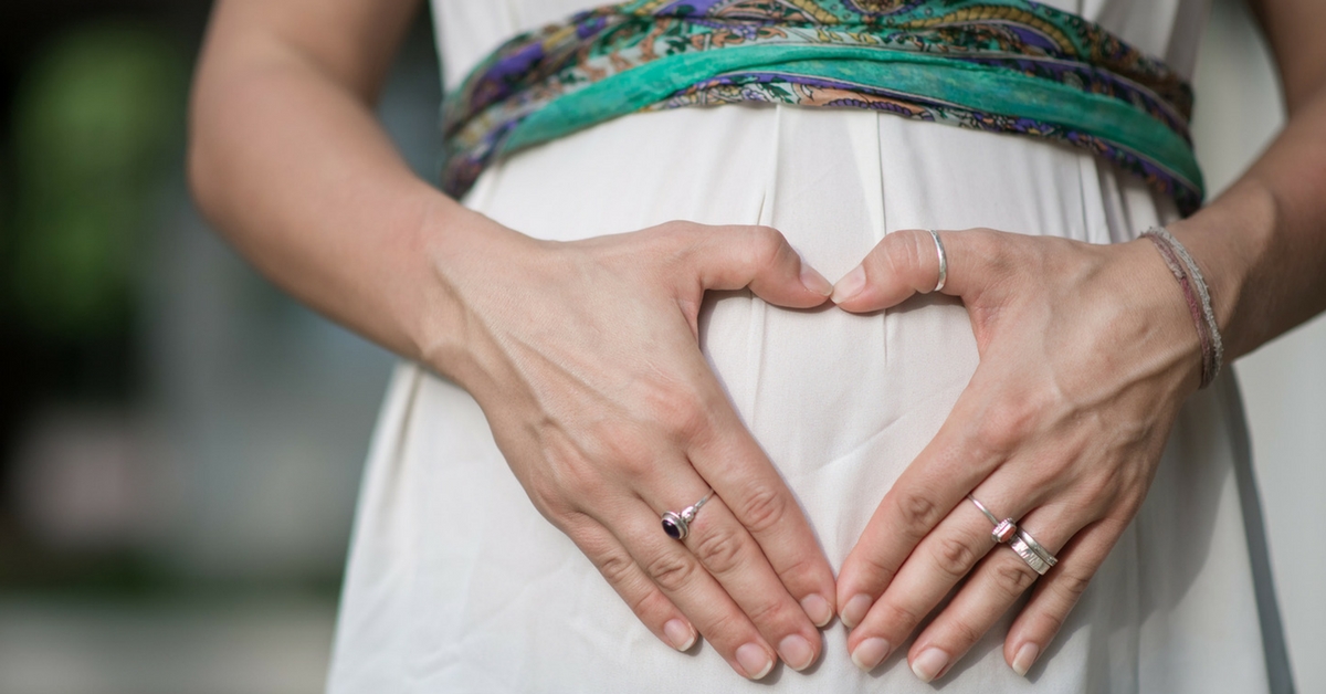 Можно забеременеть от руки. Беременных нужно носить на руках. Как складываются руки беременные.